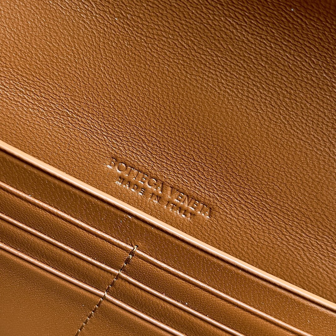 Andiamo Leather Clutch